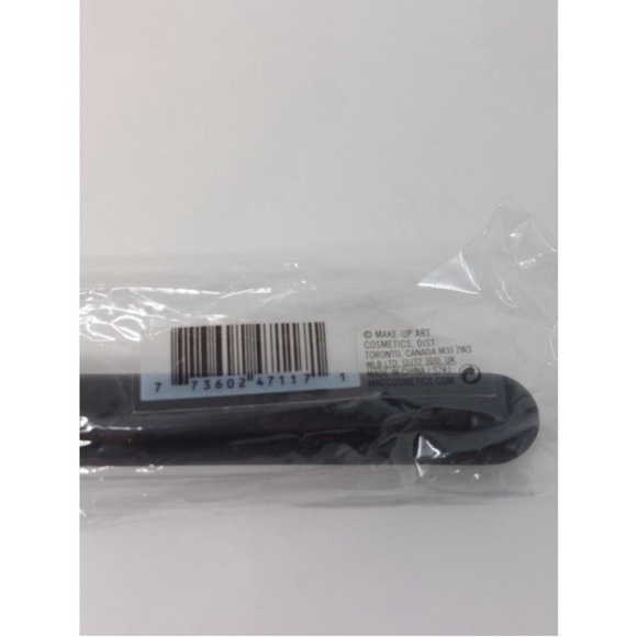 MAC Cosmetics 164 Duo Fibre Curved Sculpting Brush NWT/ Sealed in Packaging - Picture 2 of 6